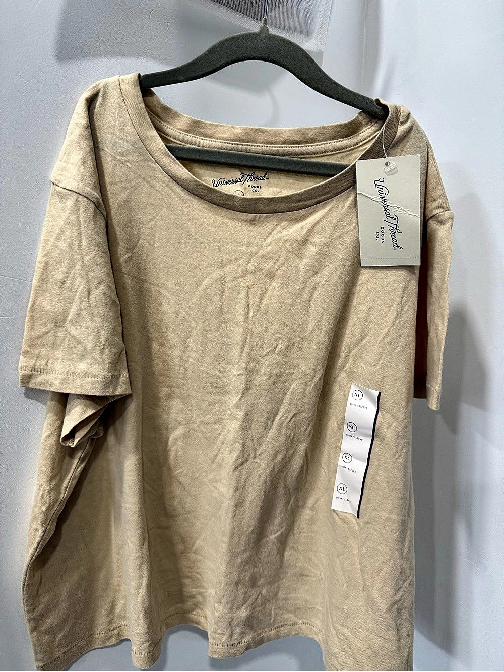 Universal Threads Short Sleeve Tee in Beige Size XL NWT